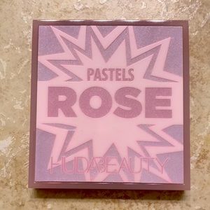 HUDA BEAUTY Rose Pastels eyeshadow palette
